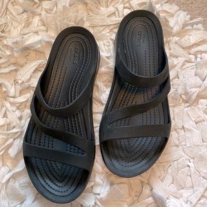 Crocs Swiftwater sandal. Black. Size 6.